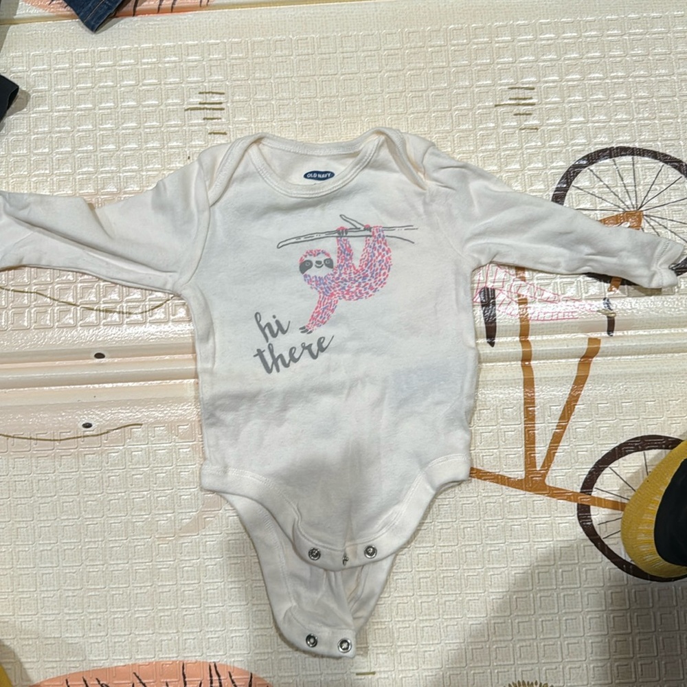 Old navy long sleeve 3-6 month